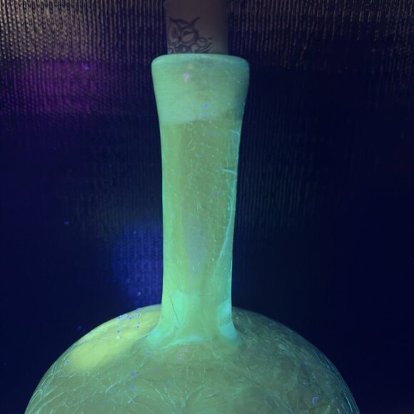 Blenko Blue Crackle Glass Bottle Decanter Vase Hand Blown Manganese 365nm Glow - Picture 3 of 16